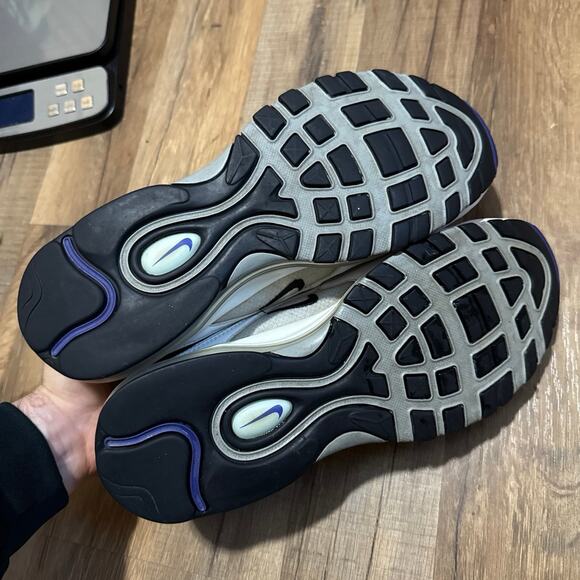 Athletic_Shoes
